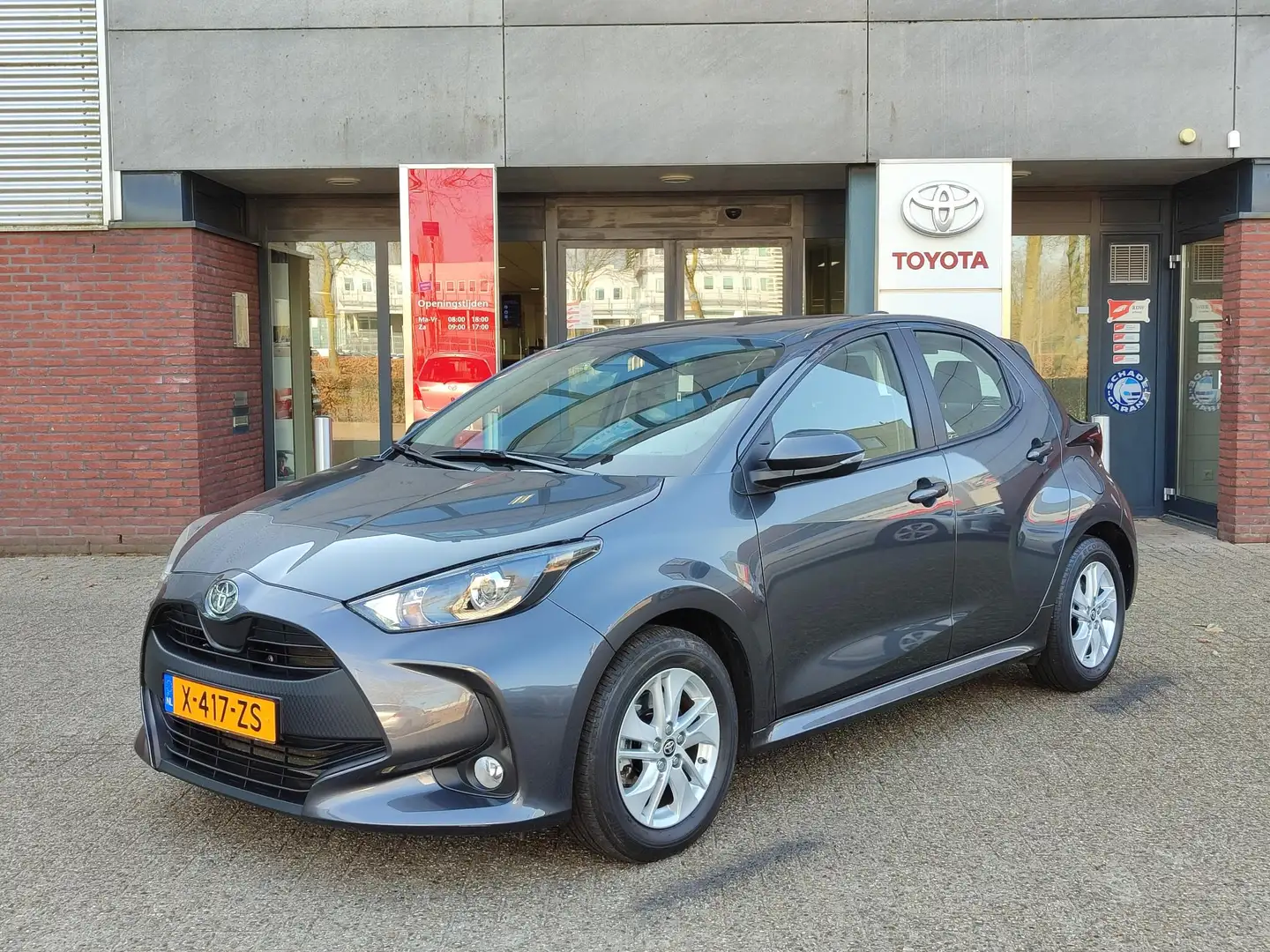 Toyota Yaris HYBRID 115 APPLE/ANDROID CLIMA 15'' LM-VELGEN BLUE Grijs - 1
