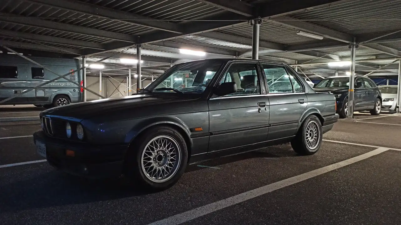 BMW 320i S c/abs 4p, foto 3