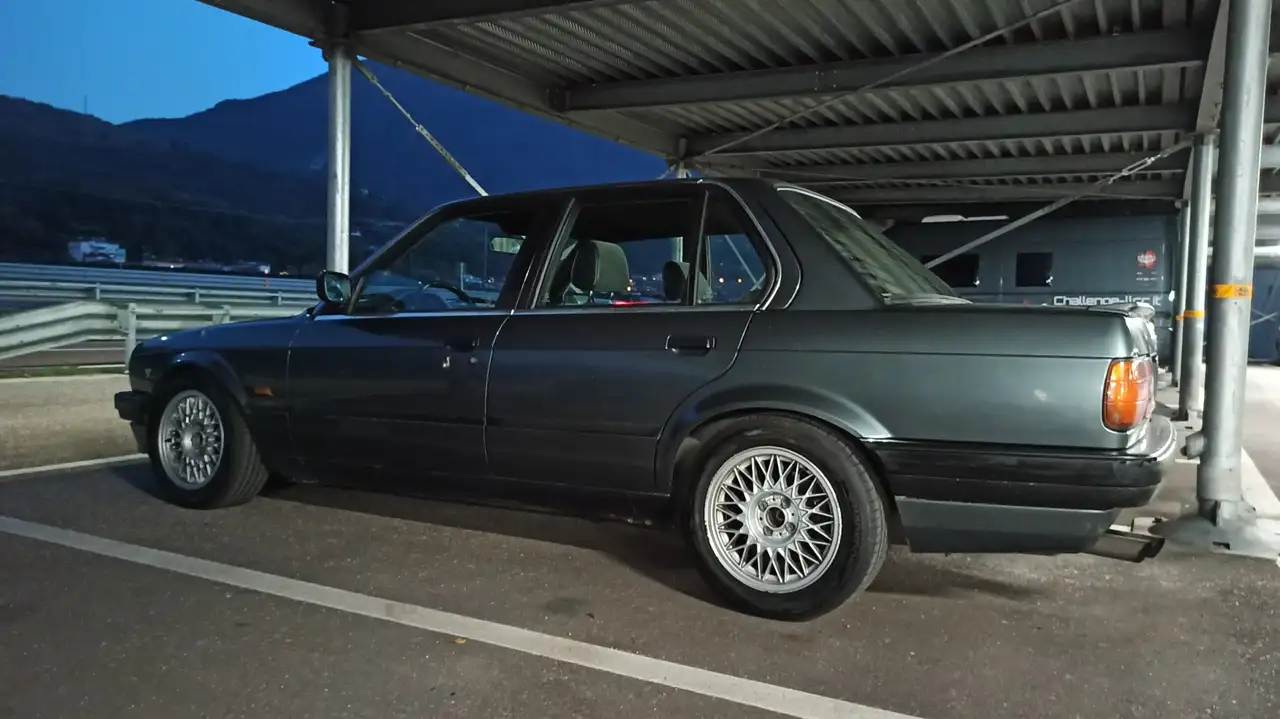 BMW 320i S c/abs 4p, foto 4
