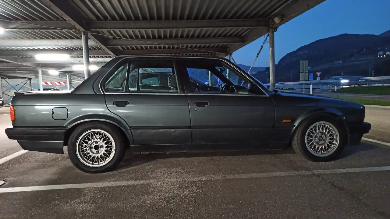 BMW 320i S c/abs 4p, foto 2