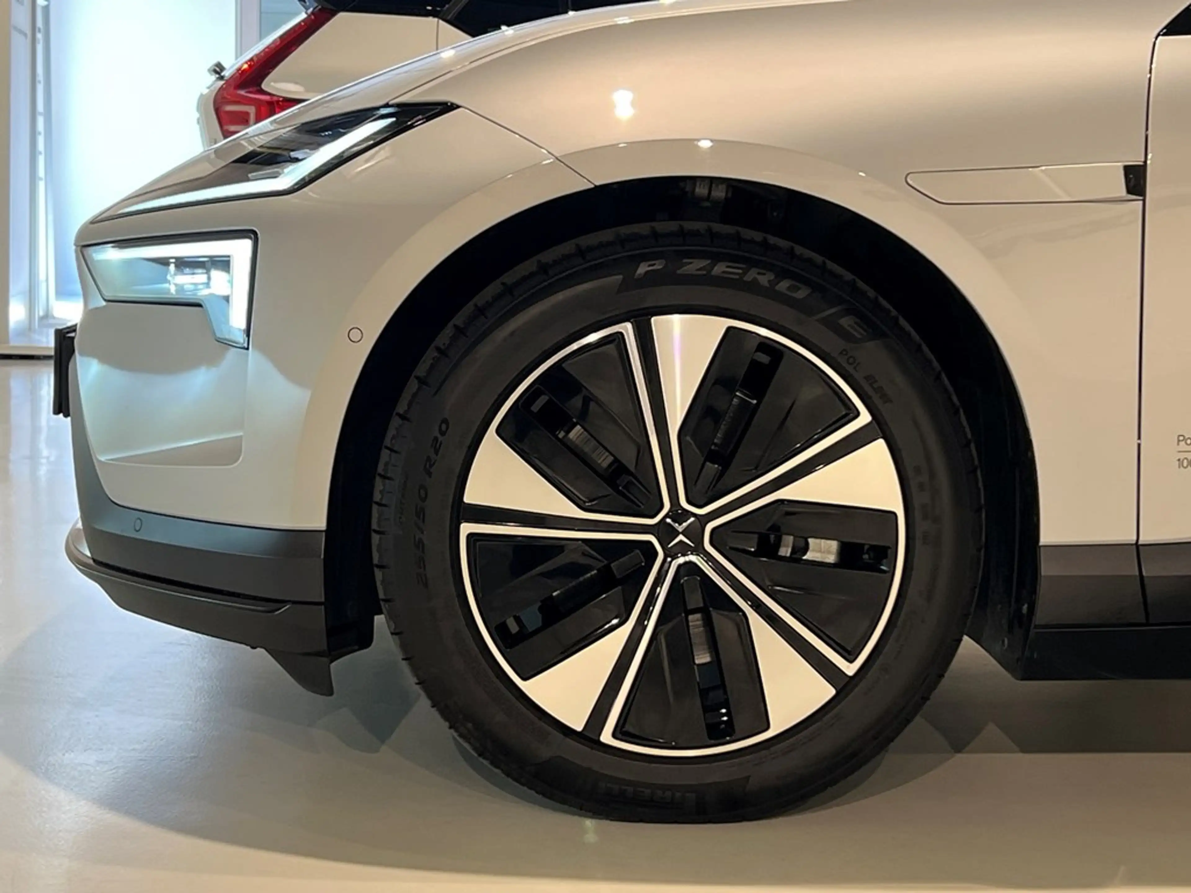 Polestar 4 Long Range — photo 3