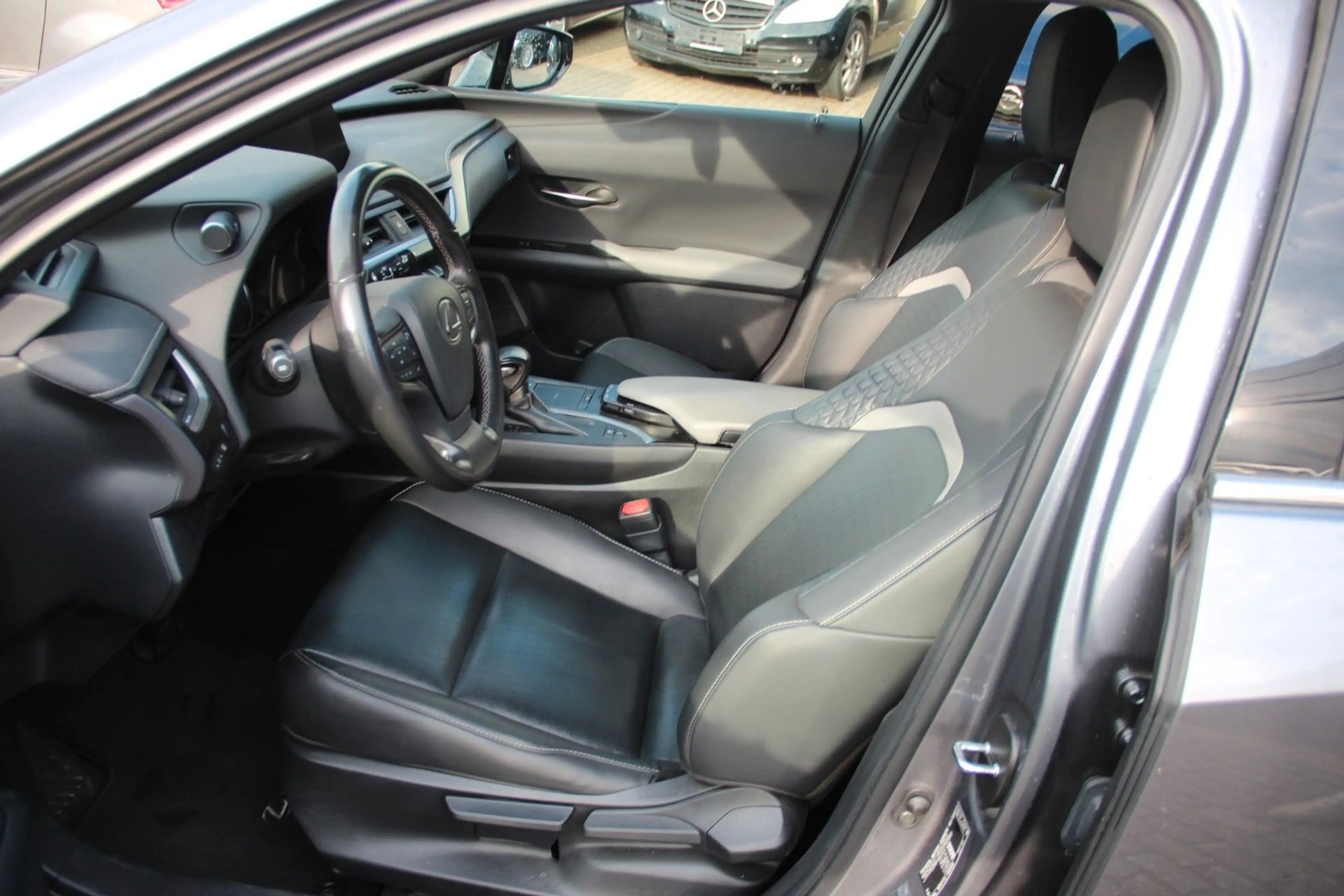 Lexus UX 250h Style Edition , ACC, LED, RFK — photo 10