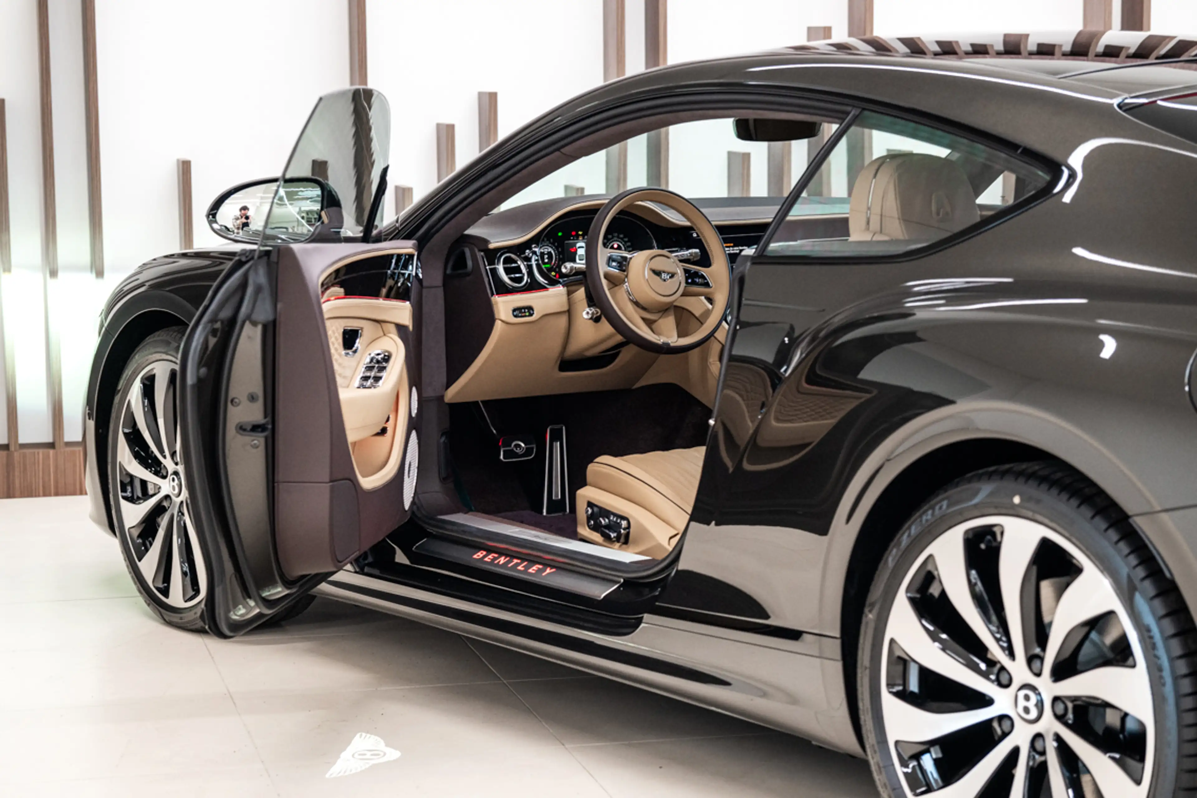 Bentley Continental GT Continental GT Azure V8 Hybrid — photo 9