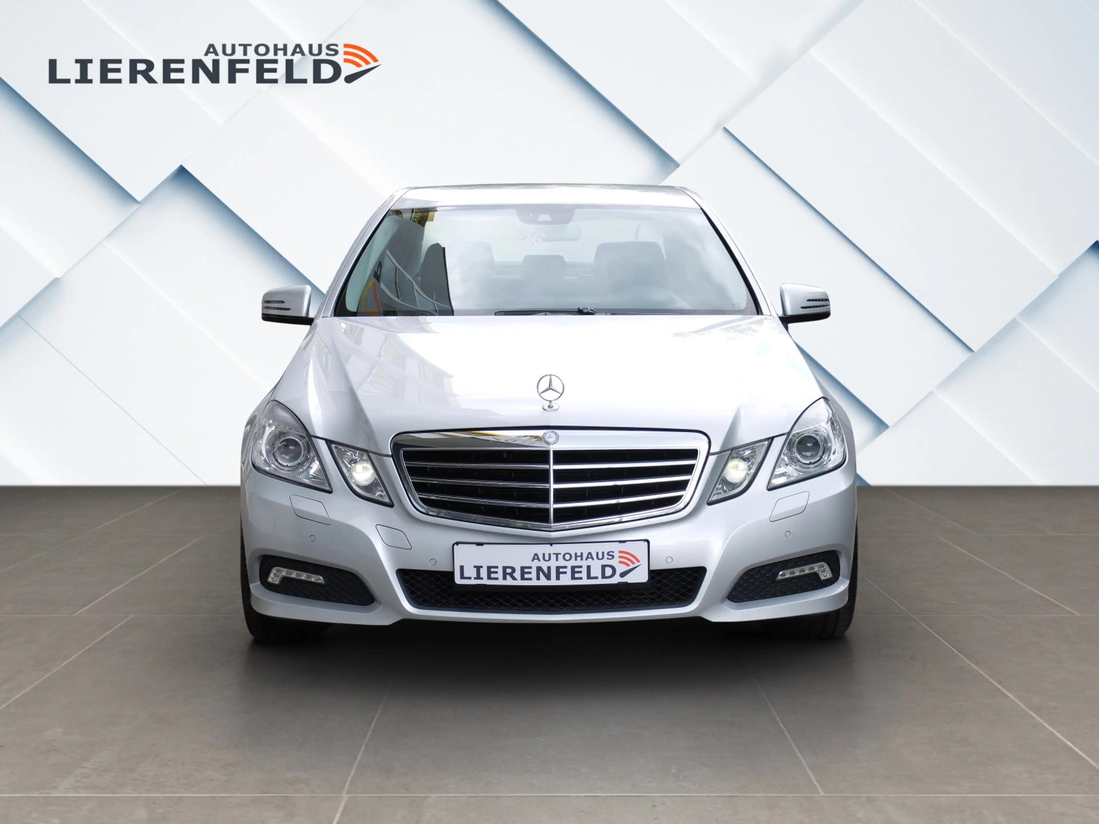 Mercedes-Benz E 250 CDI Avantgarde Automatik nur 100 Tkm — photo 2