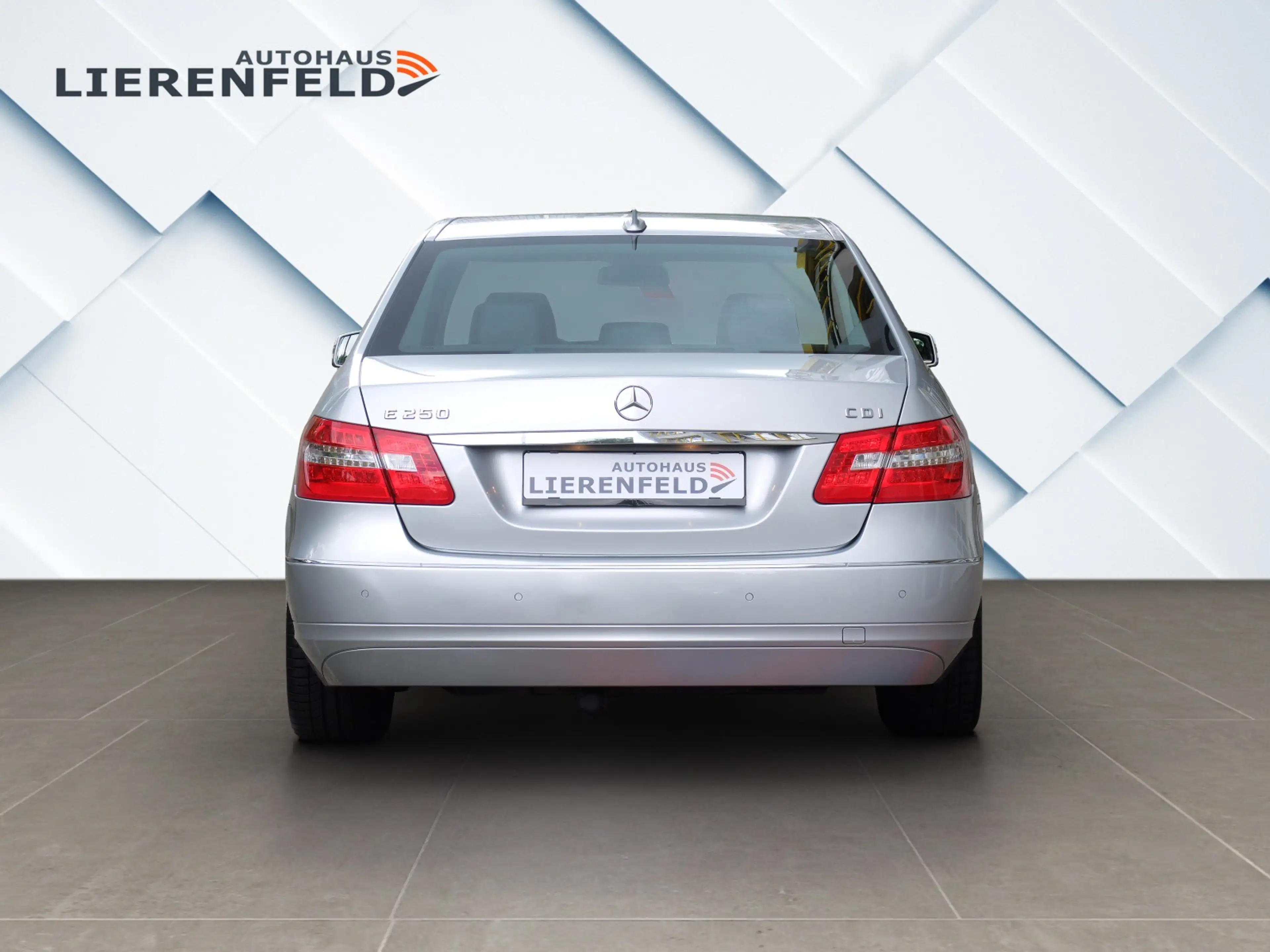 Mercedes-Benz E 250 CDI Avantgarde Automatik nur 100 Tkm — photo 6