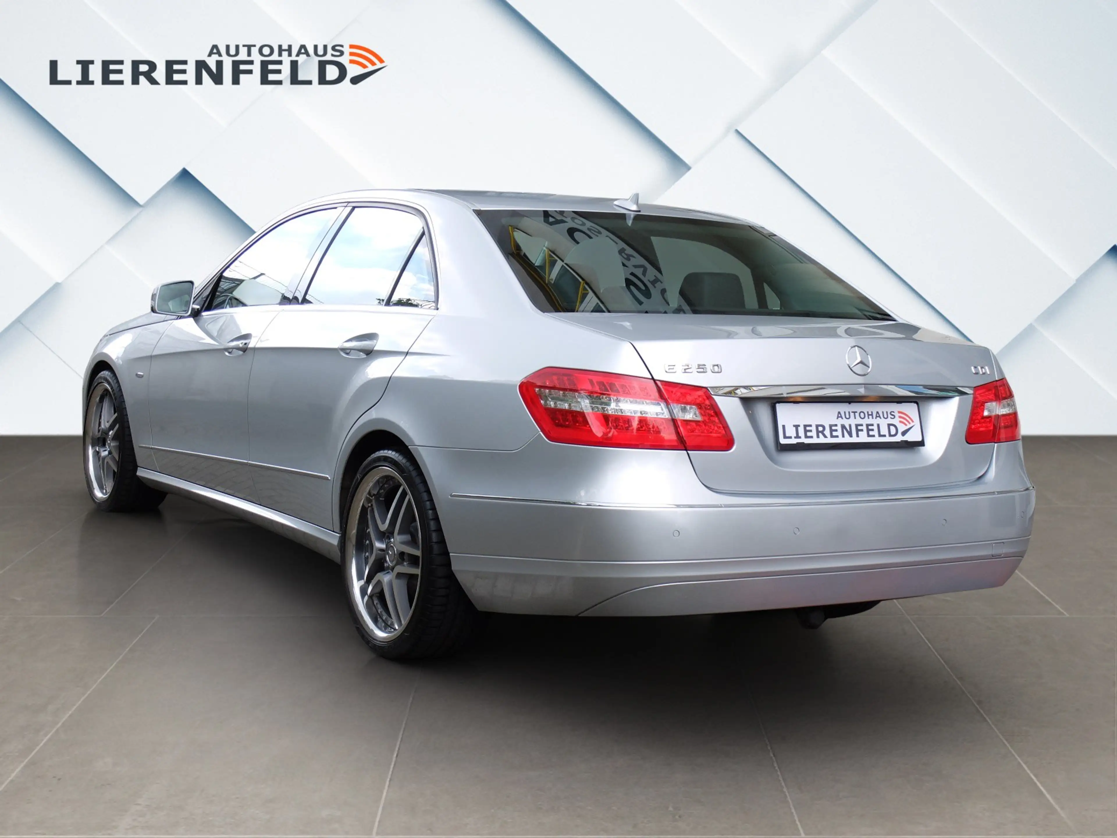 Mercedes-Benz E 250 CDI Avantgarde Automatik nur 100 Tkm — photo 5