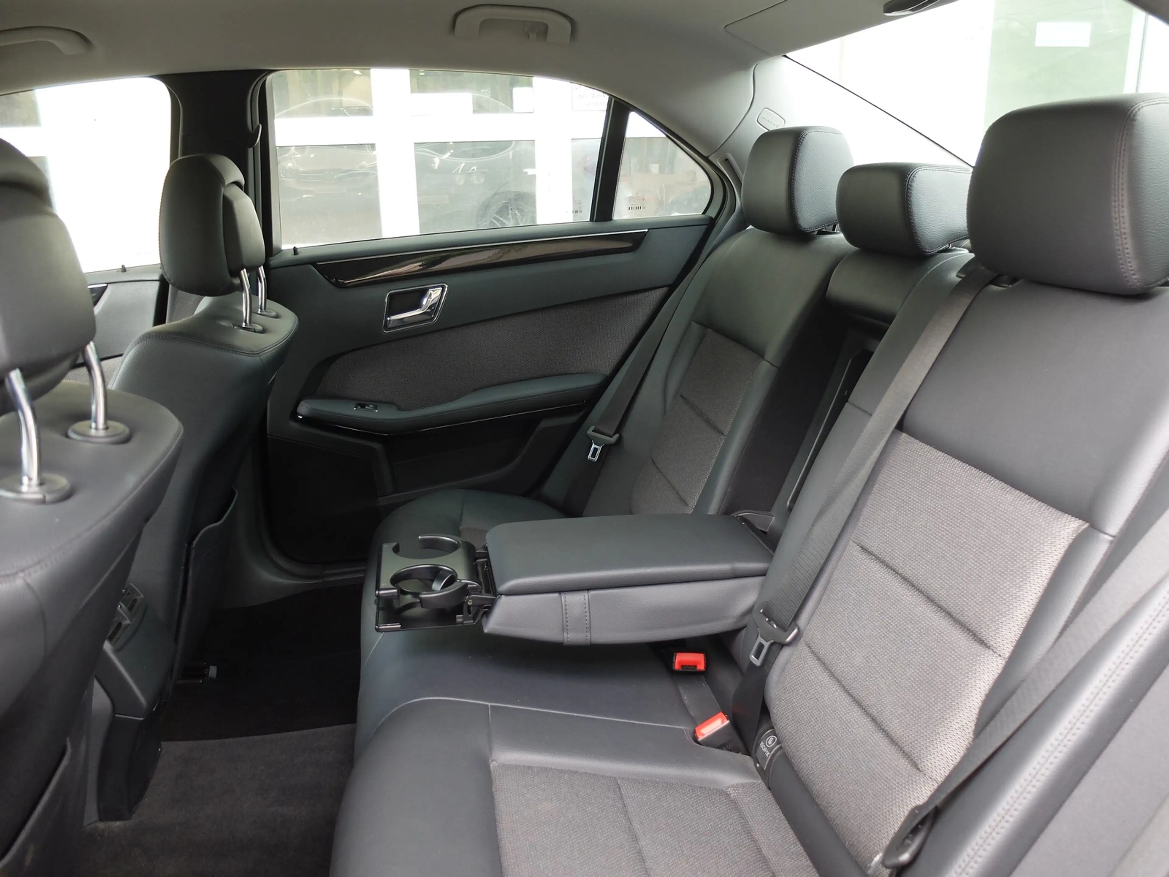 Mercedes-Benz E 250 CDI Avantgarde Automatik nur 100 Tkm — photo 13
