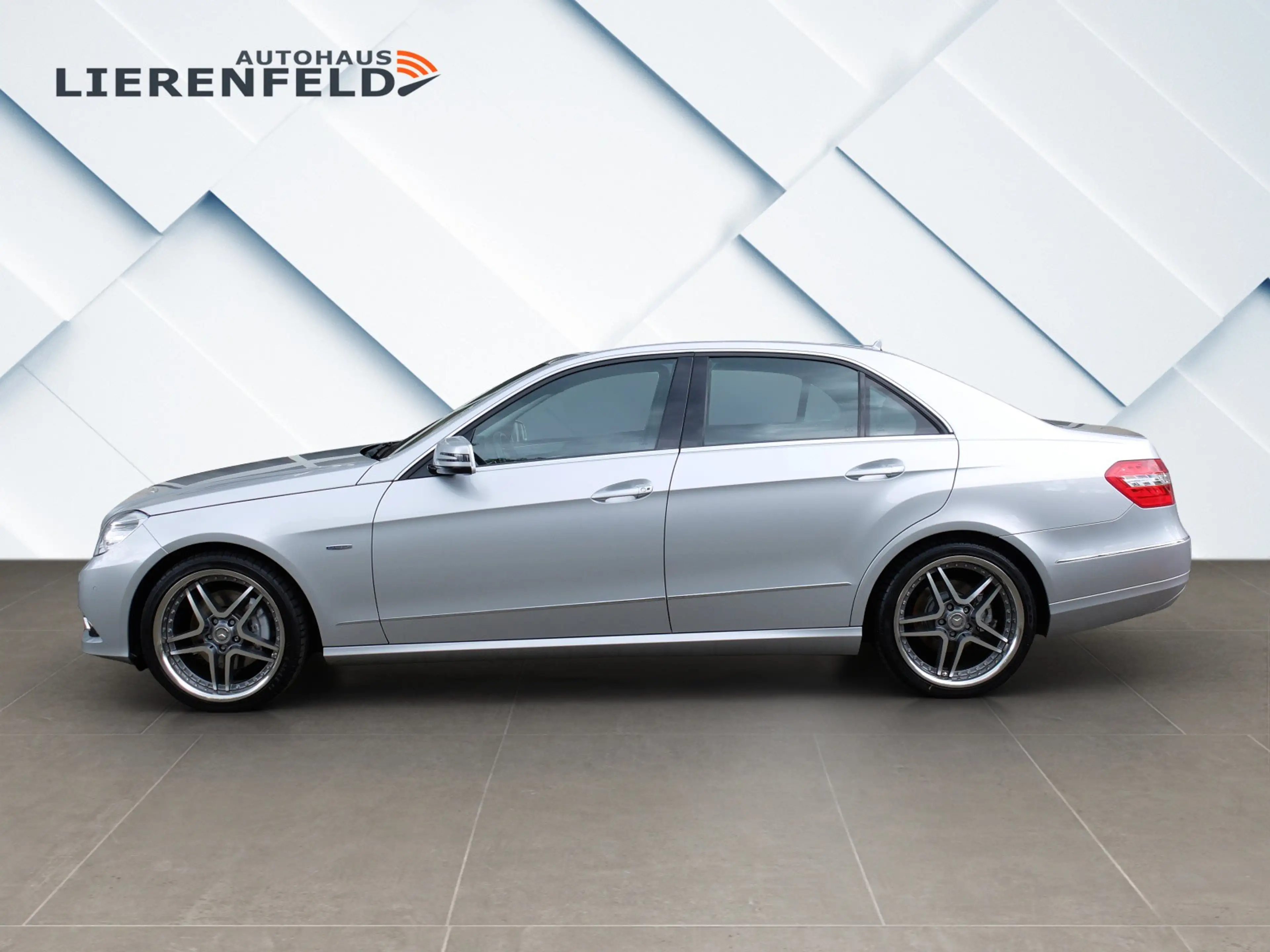 Mercedes-Benz E 250 CDI Avantgarde Automatik nur 100 Tkm — photo 7