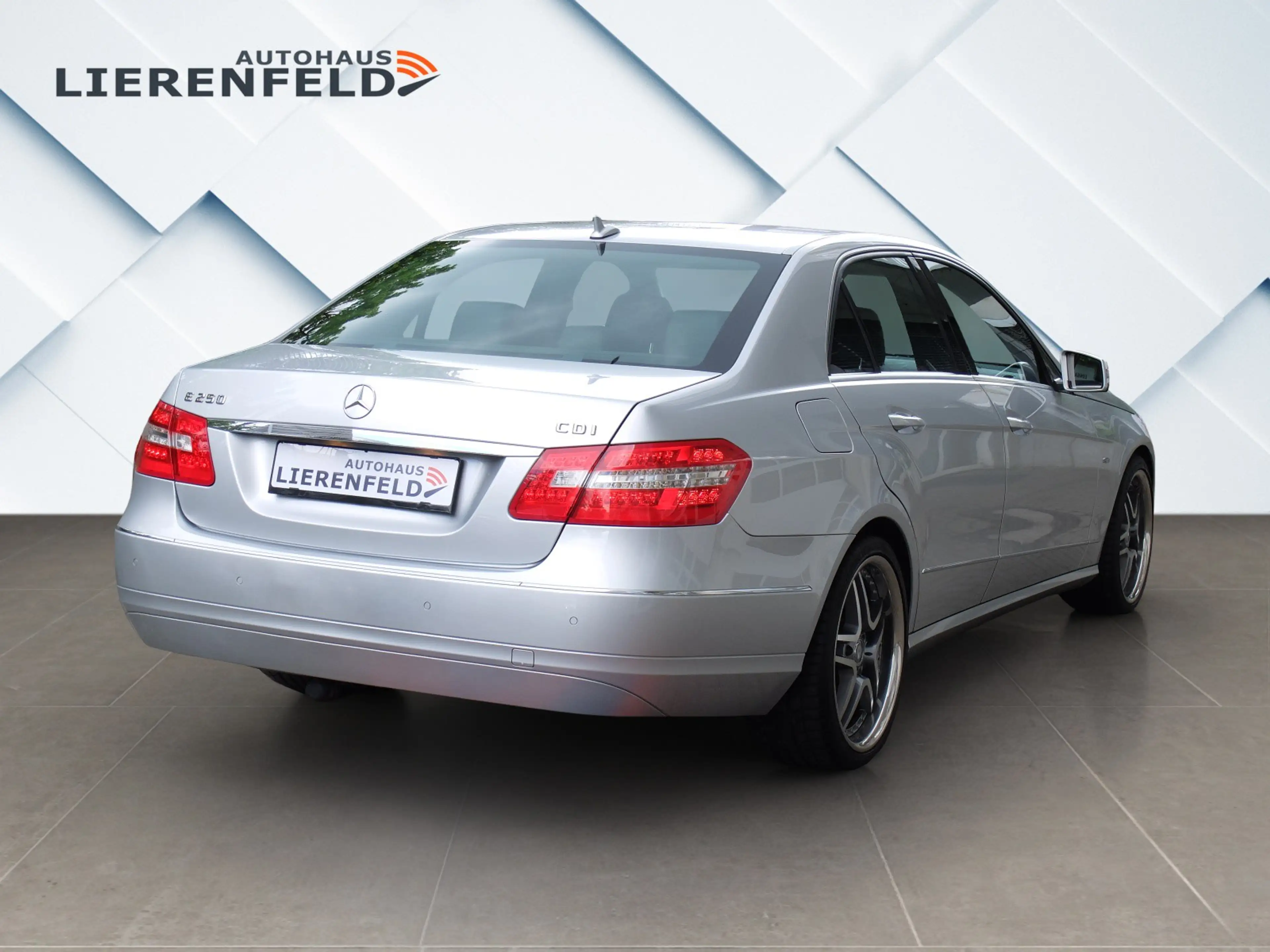 Mercedes-Benz E 250 CDI Avantgarde Automatik nur 100 Tkm — photo 3