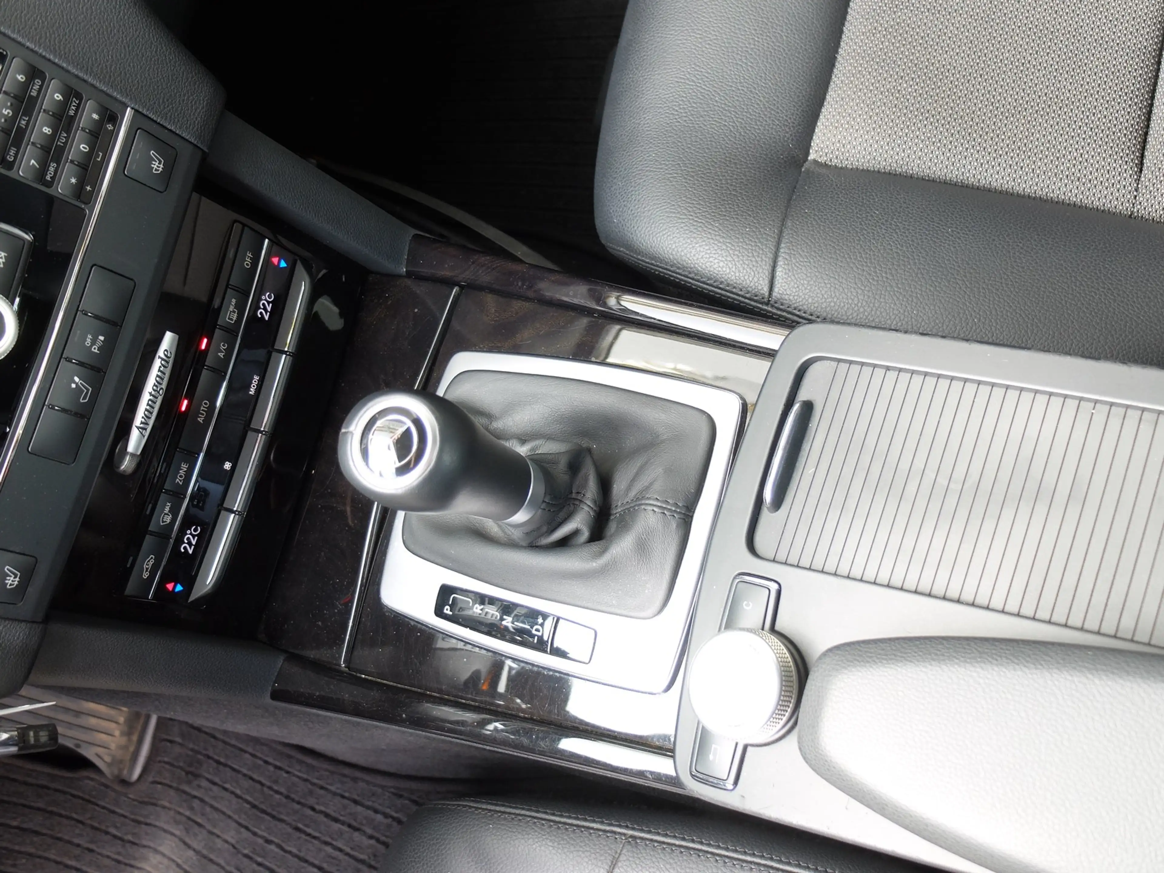 Mercedes-Benz E 250 CDI Avantgarde Automatik nur 100 Tkm — photo 11