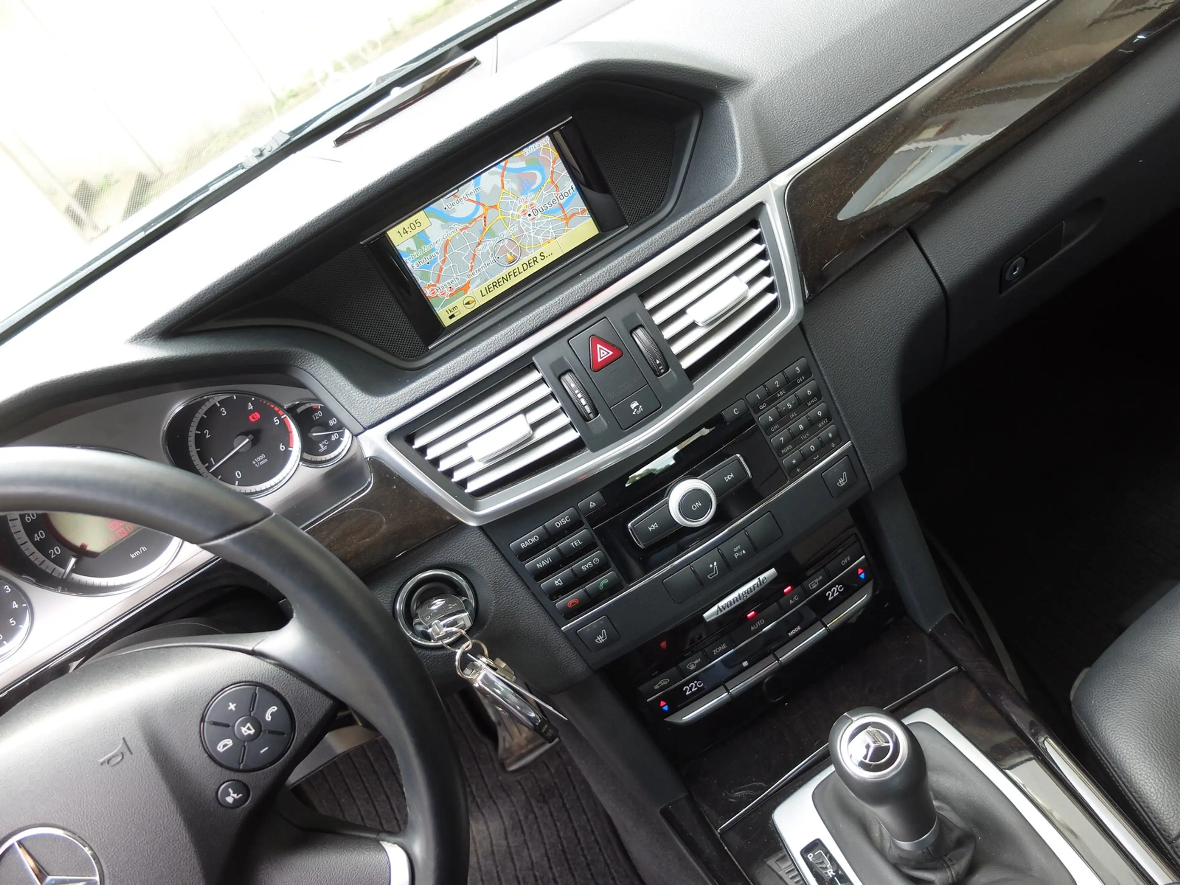 Mercedes-Benz E 250 CDI Avantgarde Automatik nur 100 Tkm — photo 10