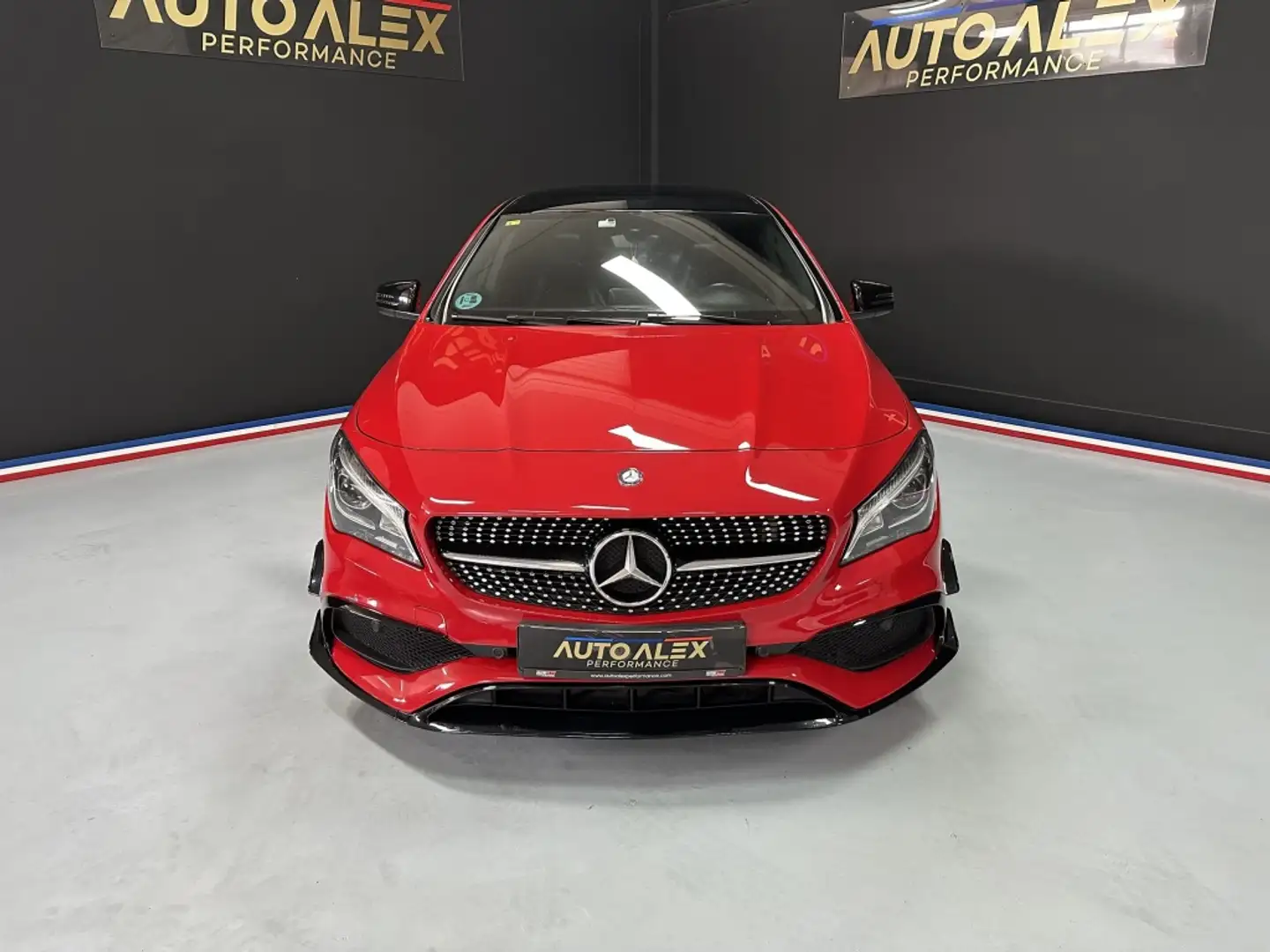Mercedes-Benz CLA 200 200d AMG Line Rojo - 2