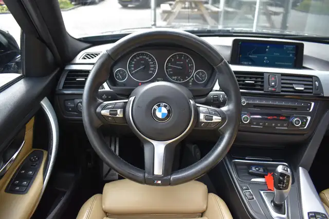 BMW 3 Series view 17