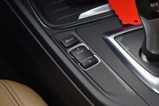BMW 3 Series view 28
