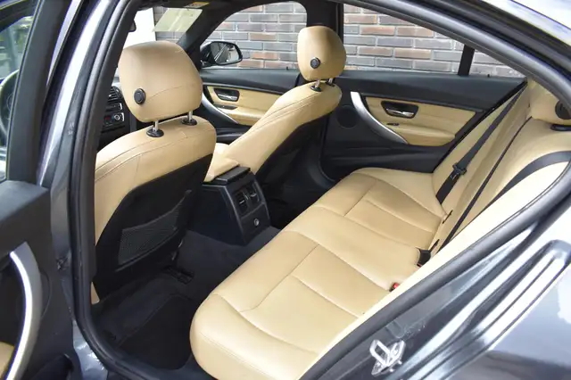 BMW 3 Series view 15
