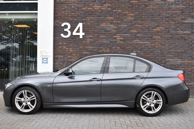 BMW 3 Series view 11