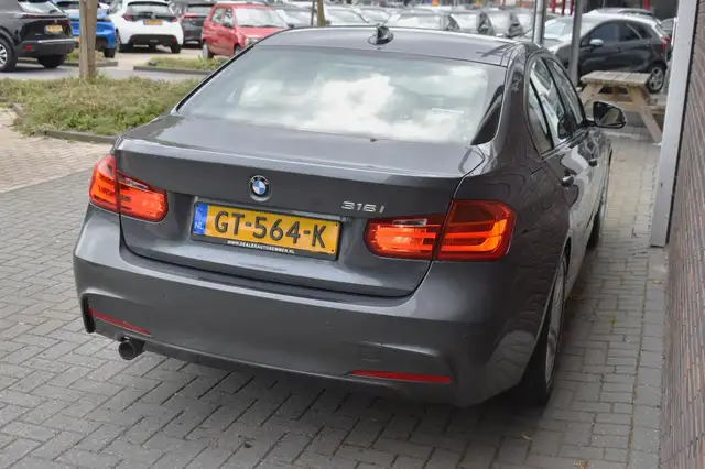 BMW 3 Series view 12