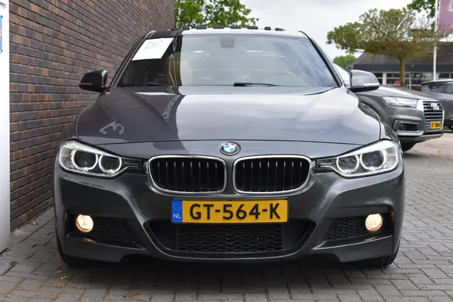BMW 3 Series view 5