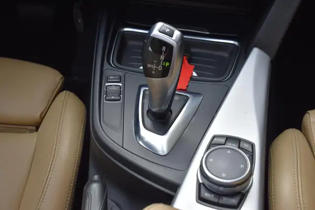 BMW 3 Series view 25