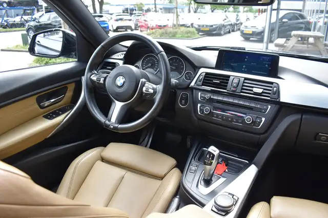 BMW 3 Series view 18