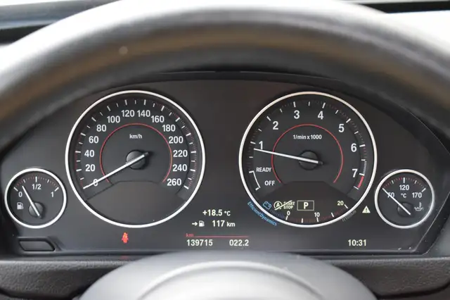 BMW 3 Series view 21