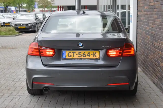BMW 3 Series view 6