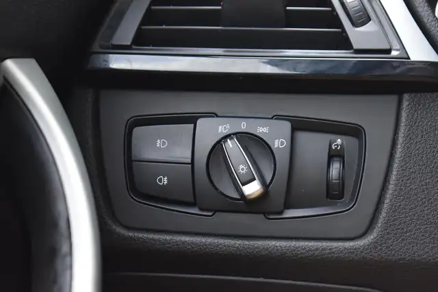 BMW 3 Series view 22