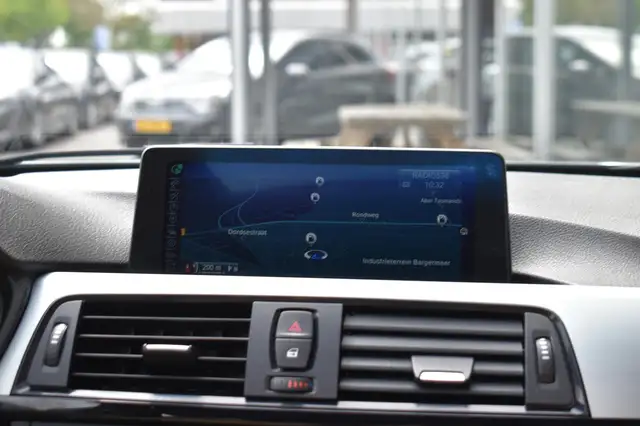 BMW 3 Series view 27