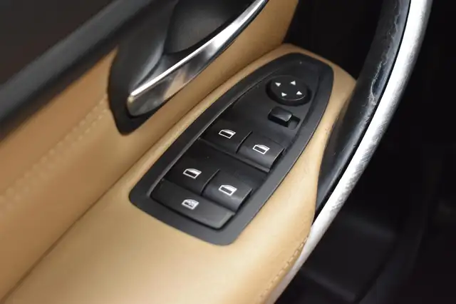 BMW 3 Series view 23
