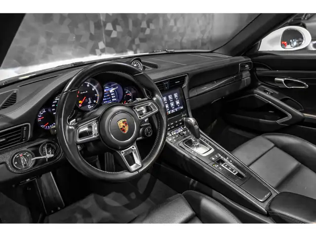 Porsche 911 view 9