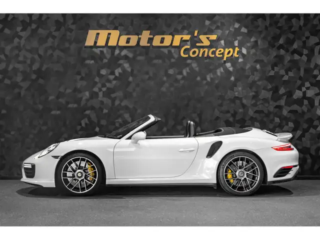 Porsche 911 view 2