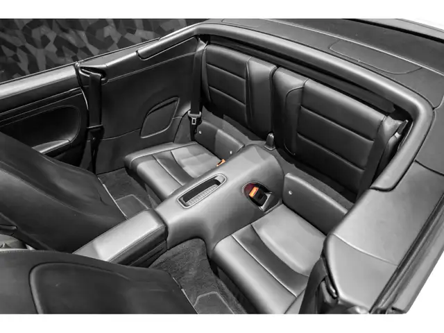 Porsche 911 view 11