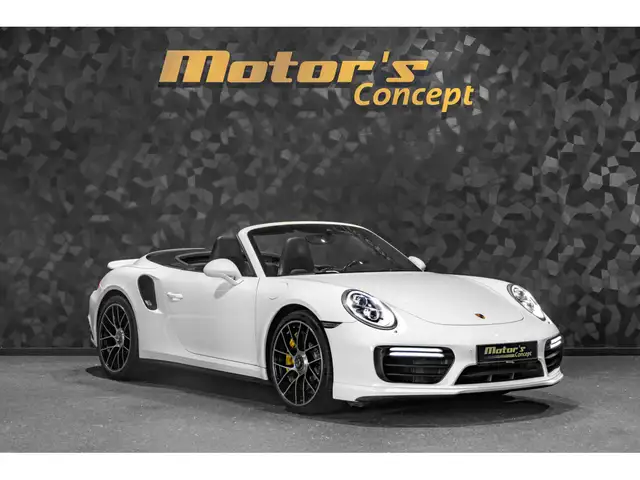 Porsche 911 view 6