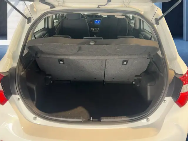 Toyota Yaris view 20