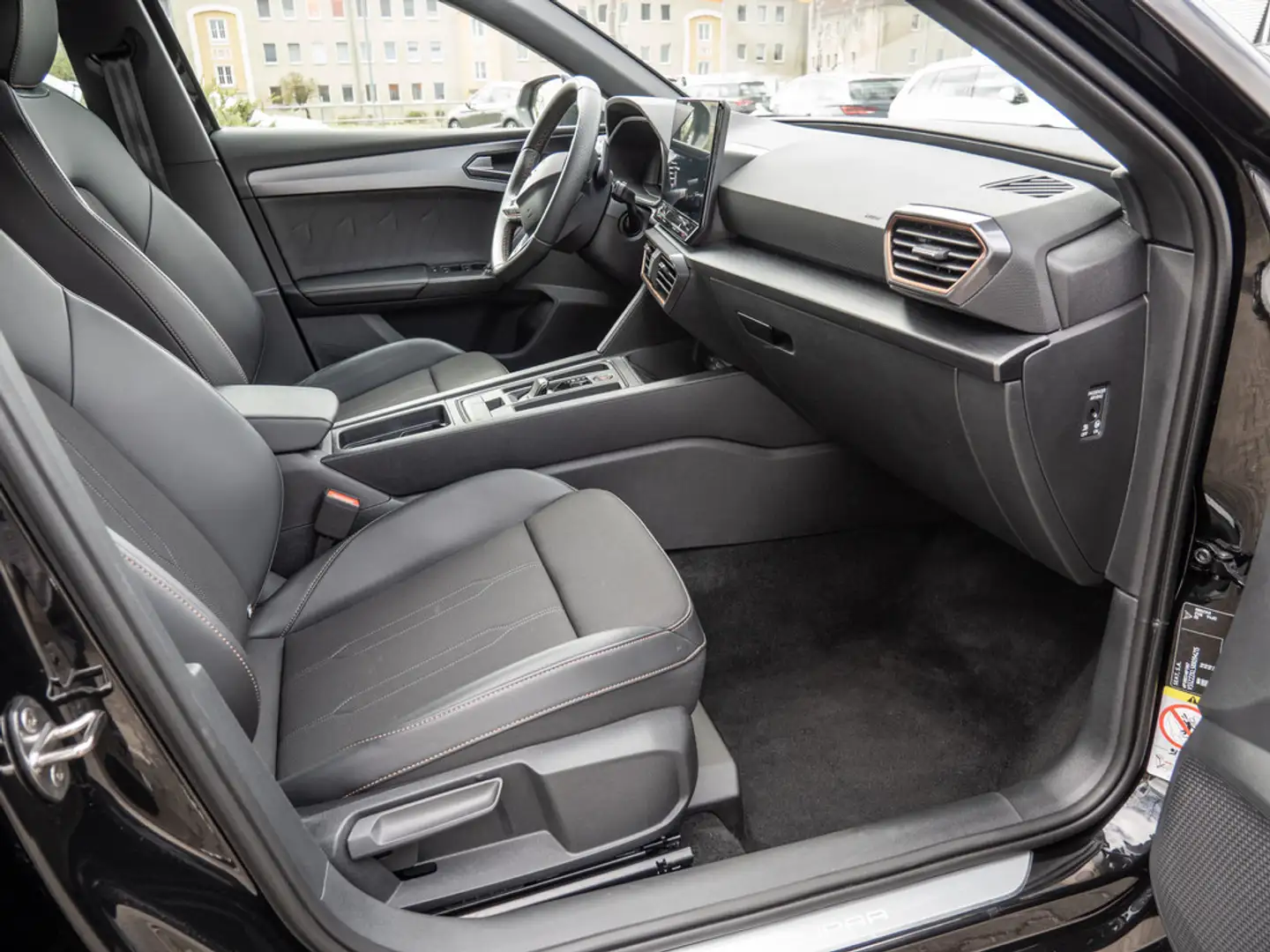 CUPRA Leon 1.5 TSI PDC SHZ KAMERA NAVI ACC LED Schwarz - 2
