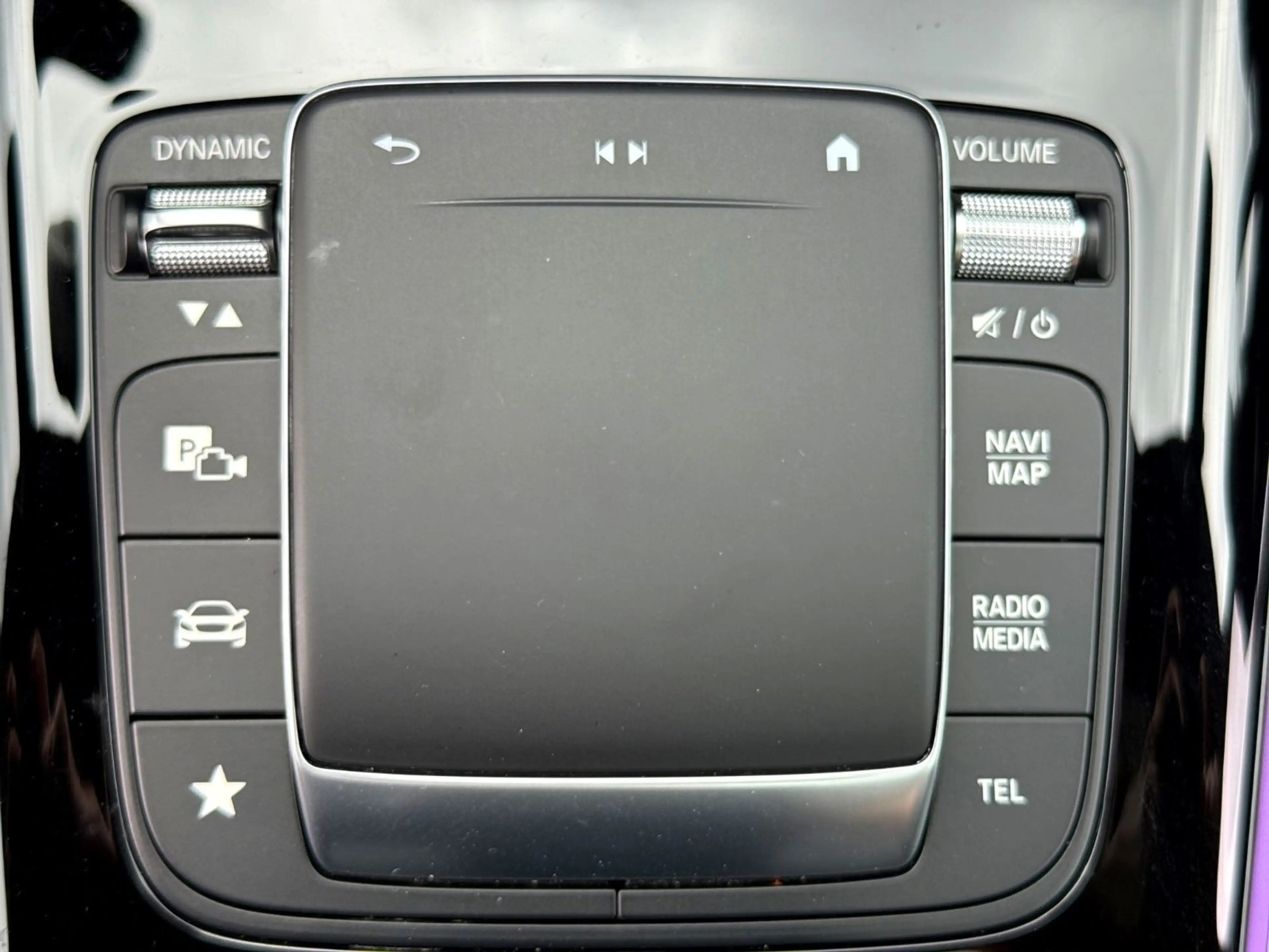 Mercedes-Benz GLB 200 AMG LINE LED PANO Alcantara Keyless Soun — photo 19