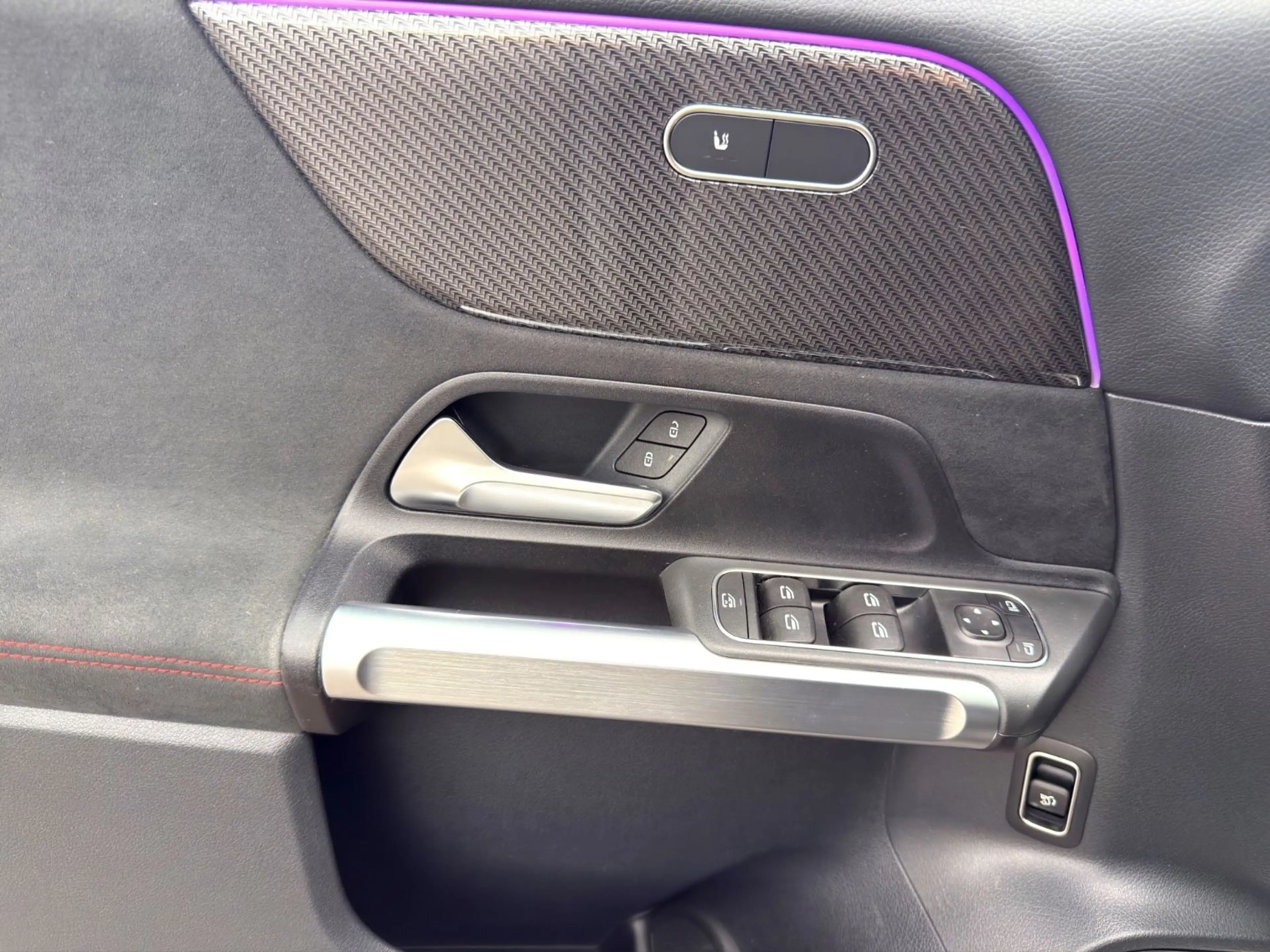 Mercedes-Benz GLB 200 AMG LINE LED PANO Alcantara Keyless Soun — photo 30
