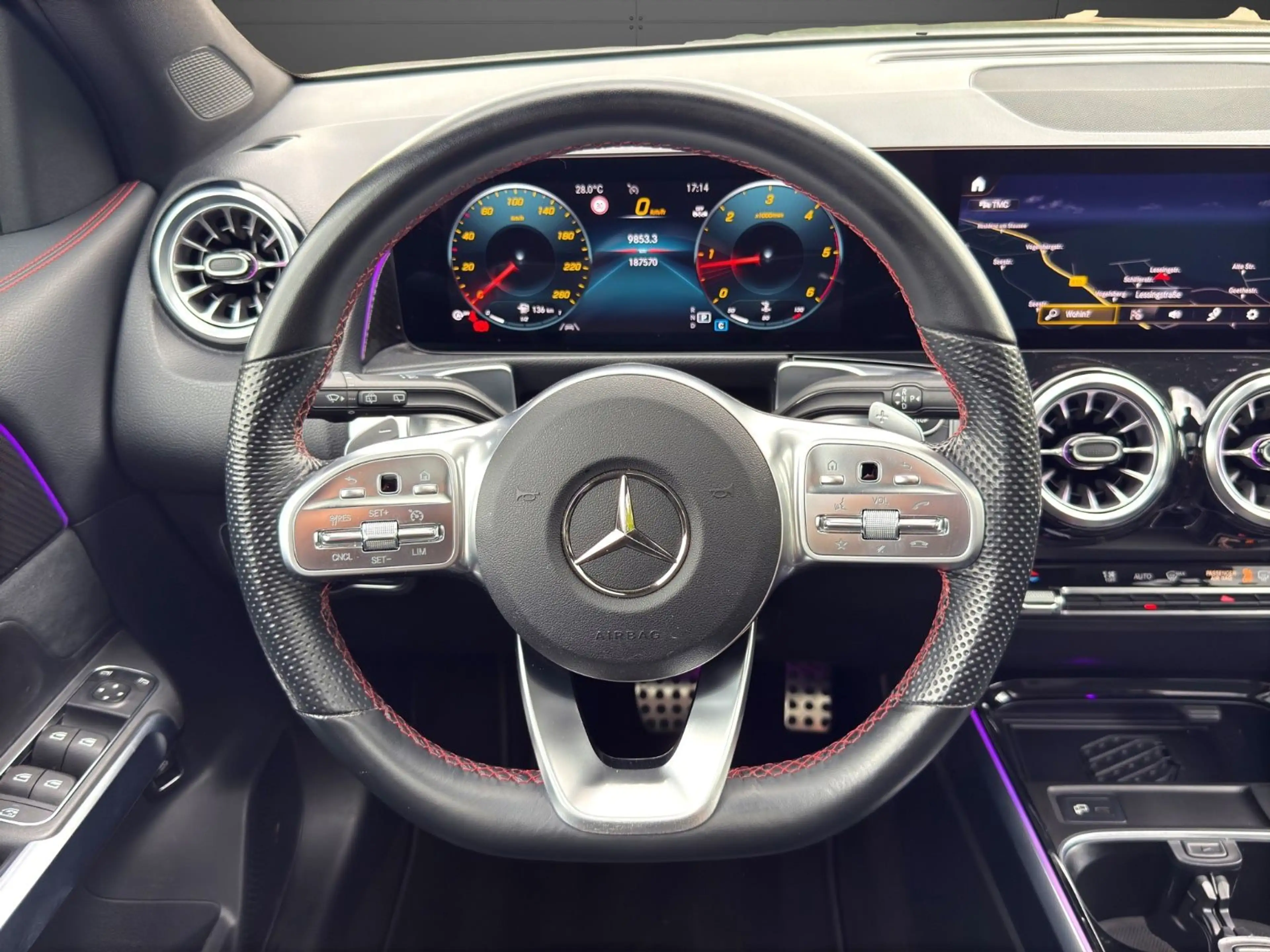 Mercedes-Benz GLB 200 AMG LINE LED PANO Alcantara Keyless Soun — photo 15