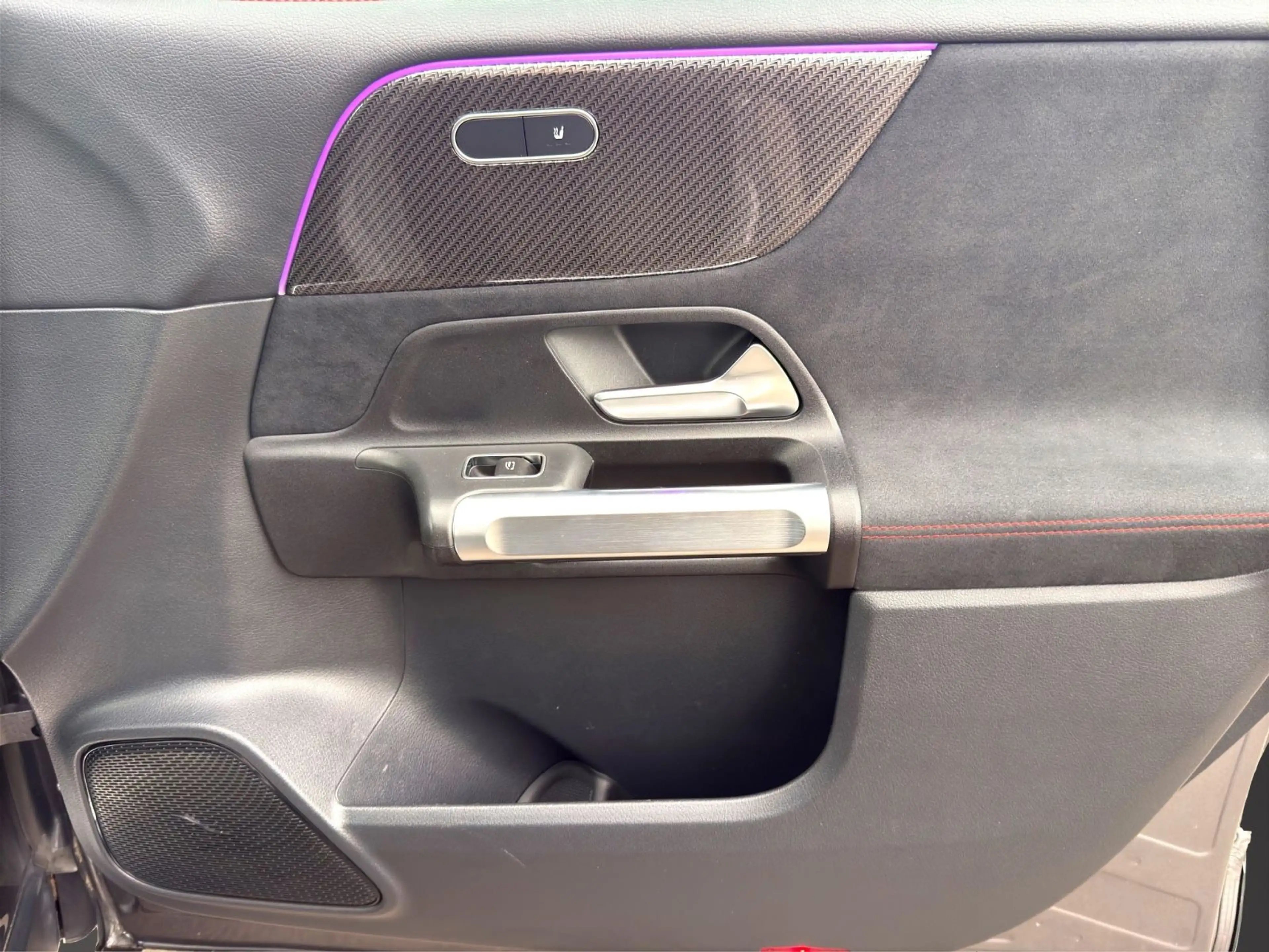 Mercedes-Benz GLB 200 AMG LINE LED PANO Alcantara Keyless Soun — photo 31