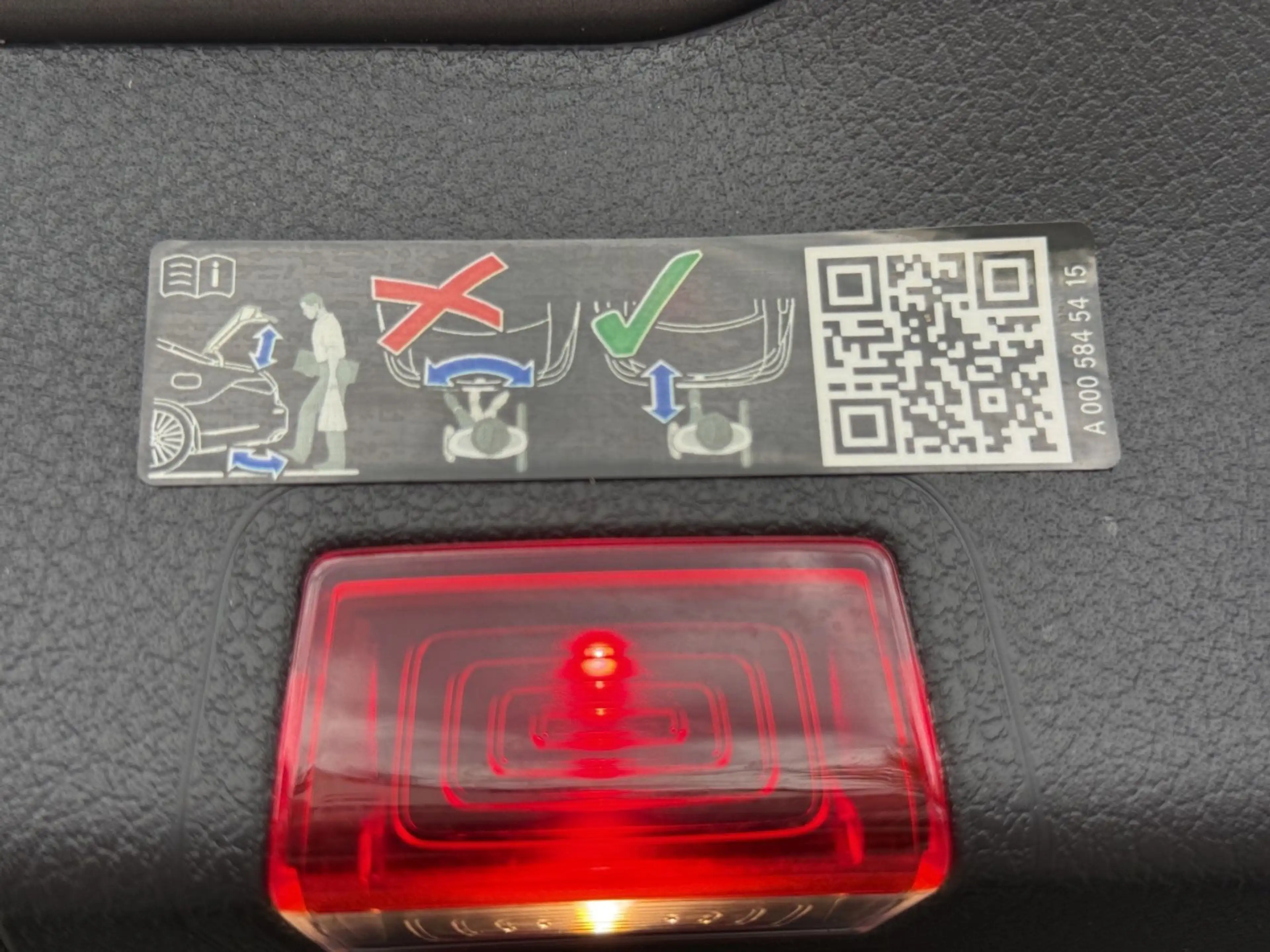 Mercedes-Benz GLB 200 AMG LINE LED PANO Alcantara Keyless Soun — photo 32