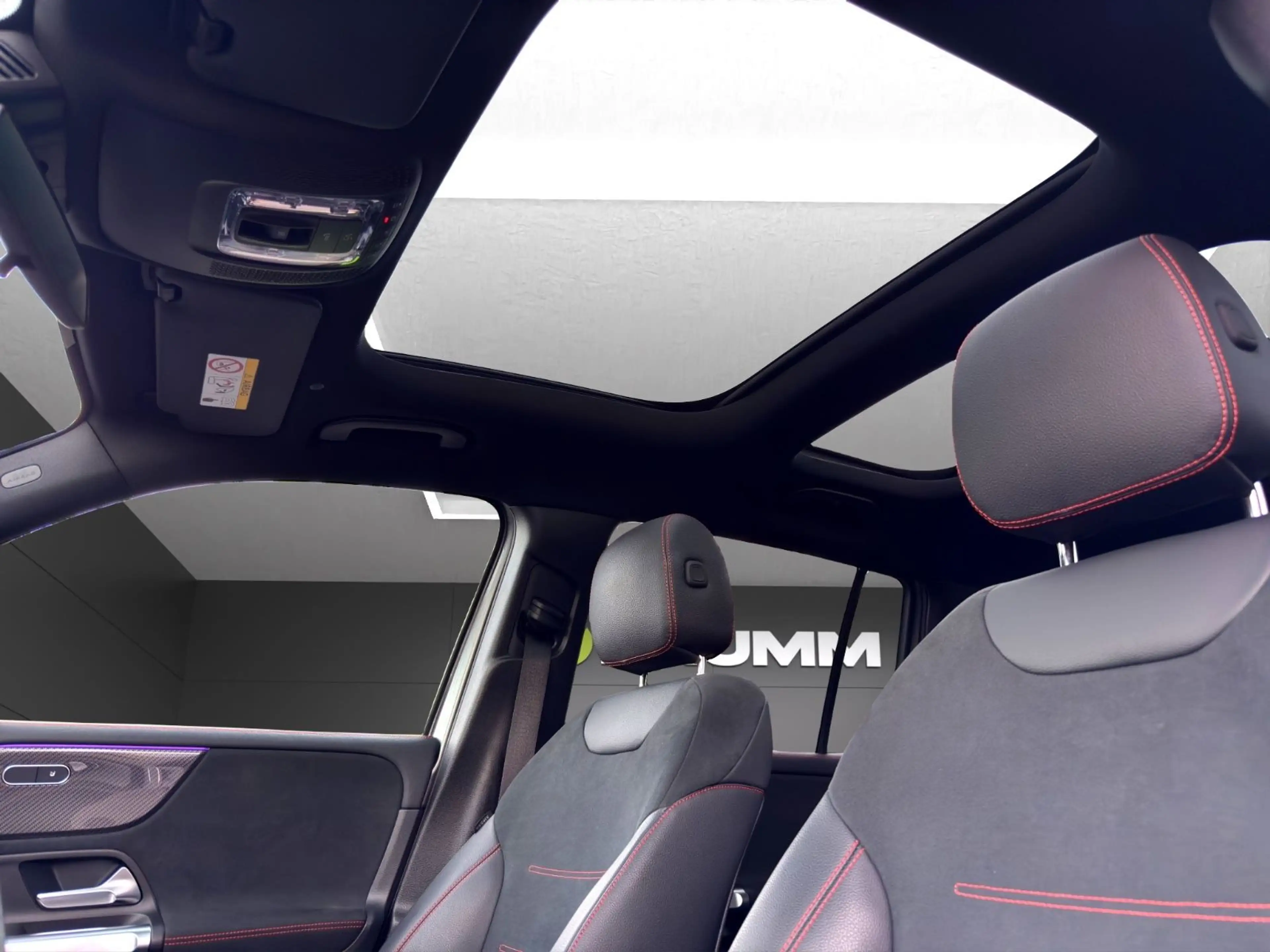 Mercedes-Benz GLB 200 AMG LINE LED PANO Alcantara Keyless Soun — photo 14