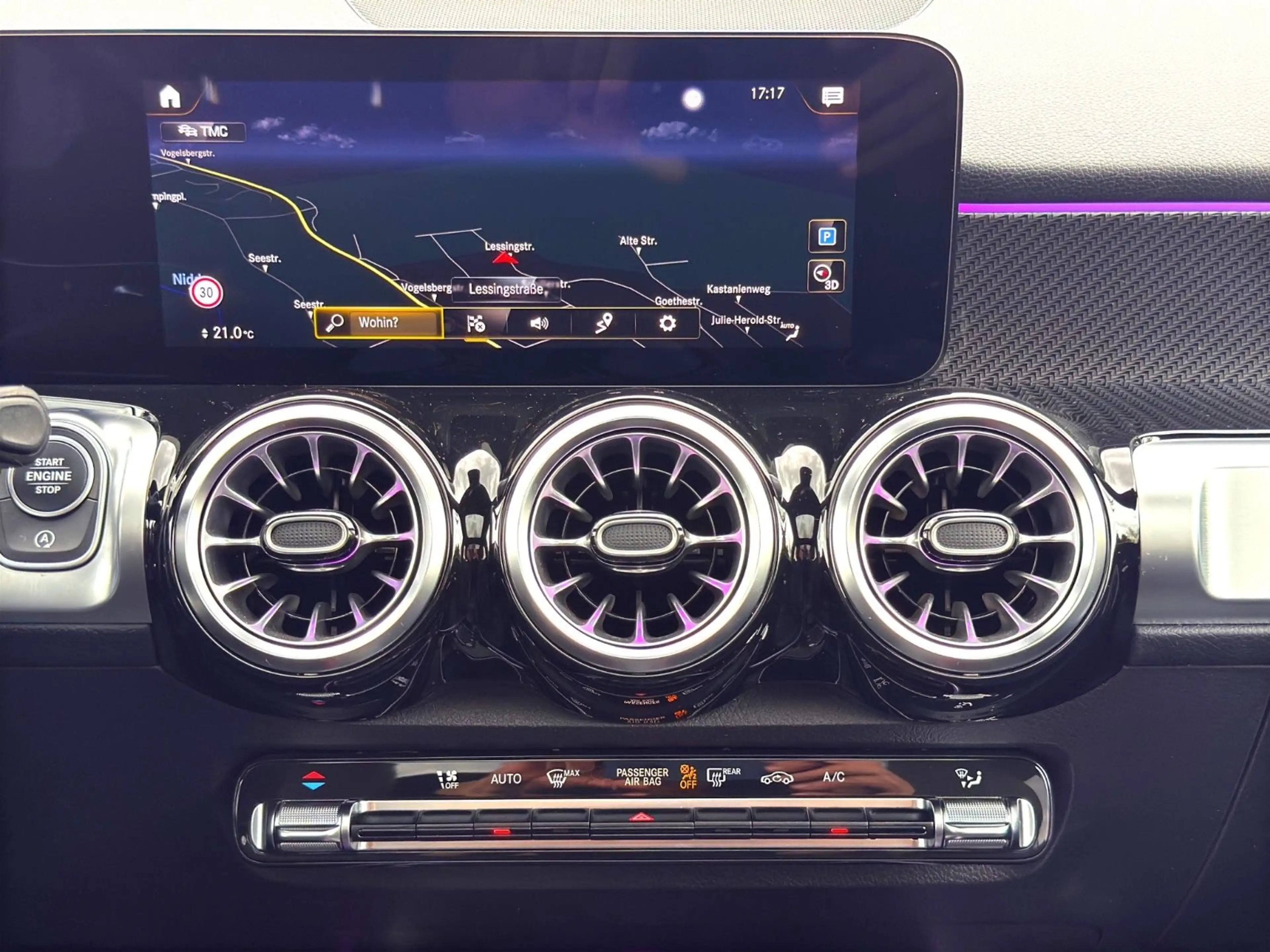 Mercedes-Benz GLB 200 AMG LINE LED PANO Alcantara Keyless Soun — photo 22