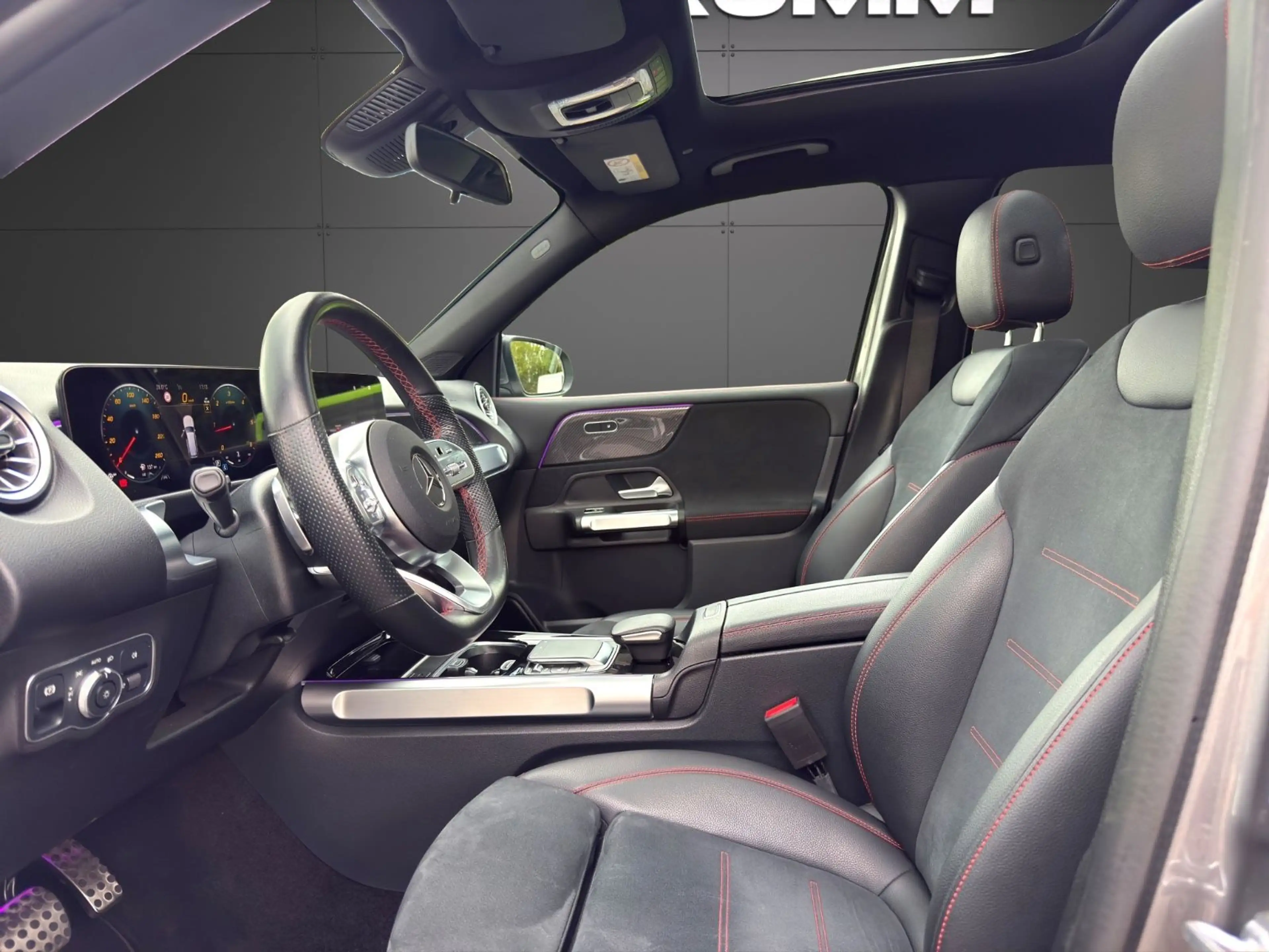Mercedes-Benz GLB 200 AMG LINE LED PANO Alcantara Keyless Soun — photo 13