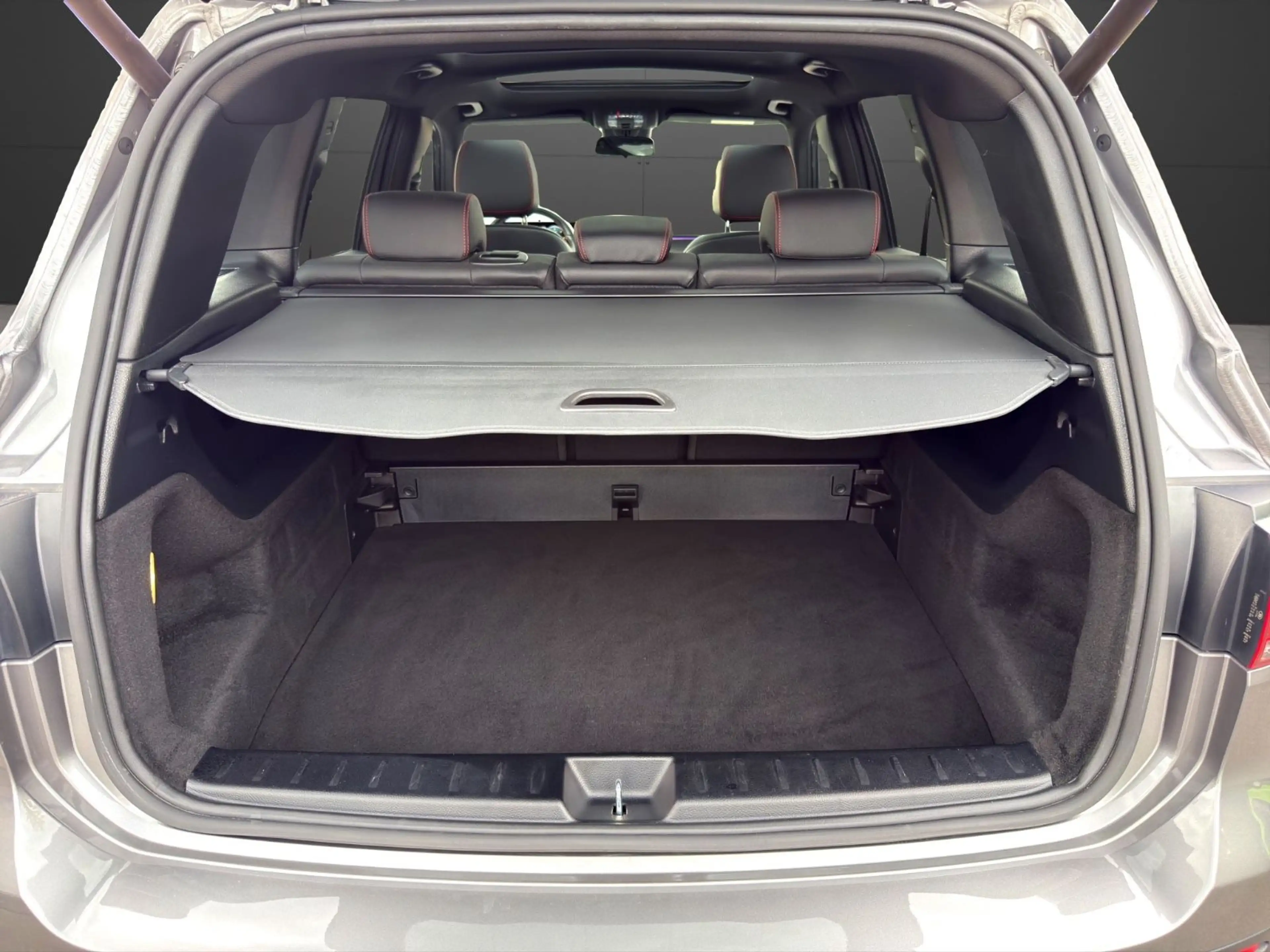 Mercedes-Benz GLB 200 AMG LINE LED PANO Alcantara Keyless Soun — photo 28