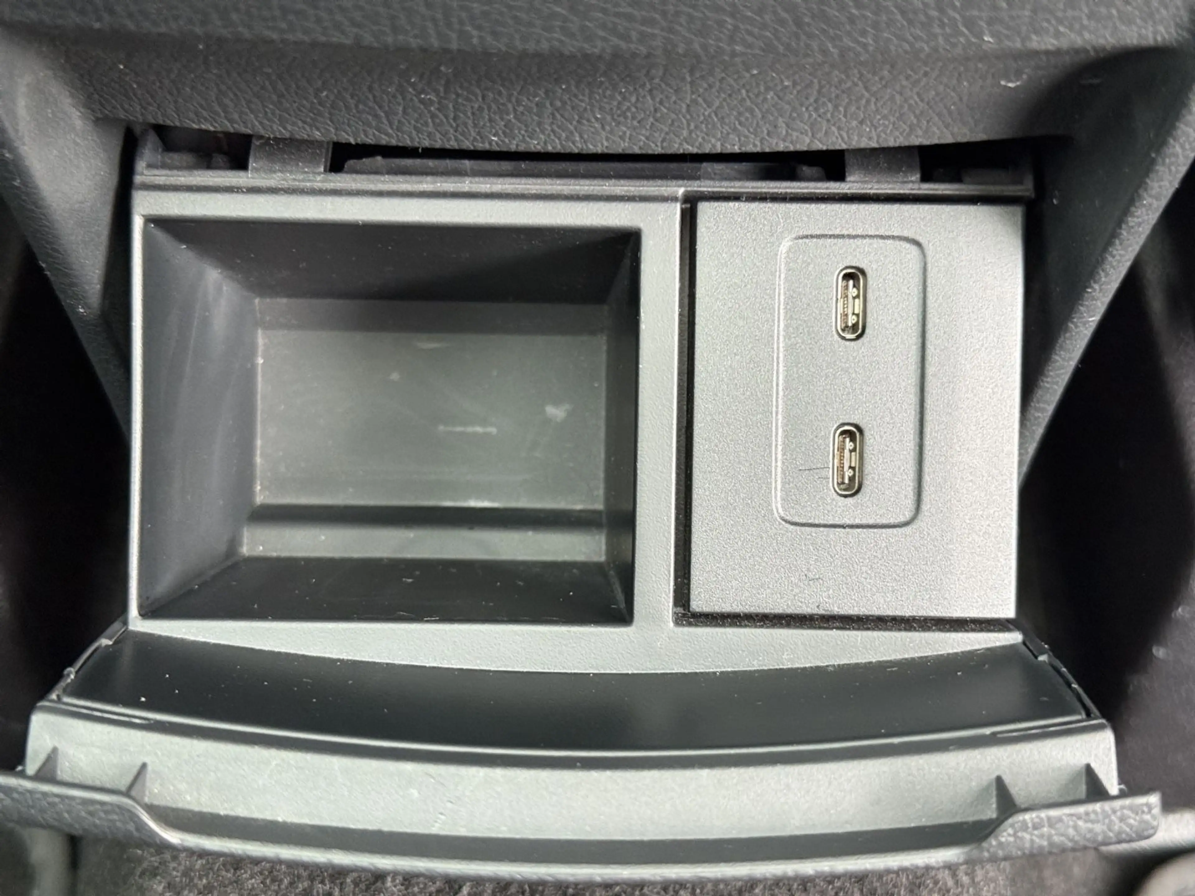 Mercedes-Benz GLB 200 AMG LINE LED PANO Alcantara Keyless Soun — photo 20