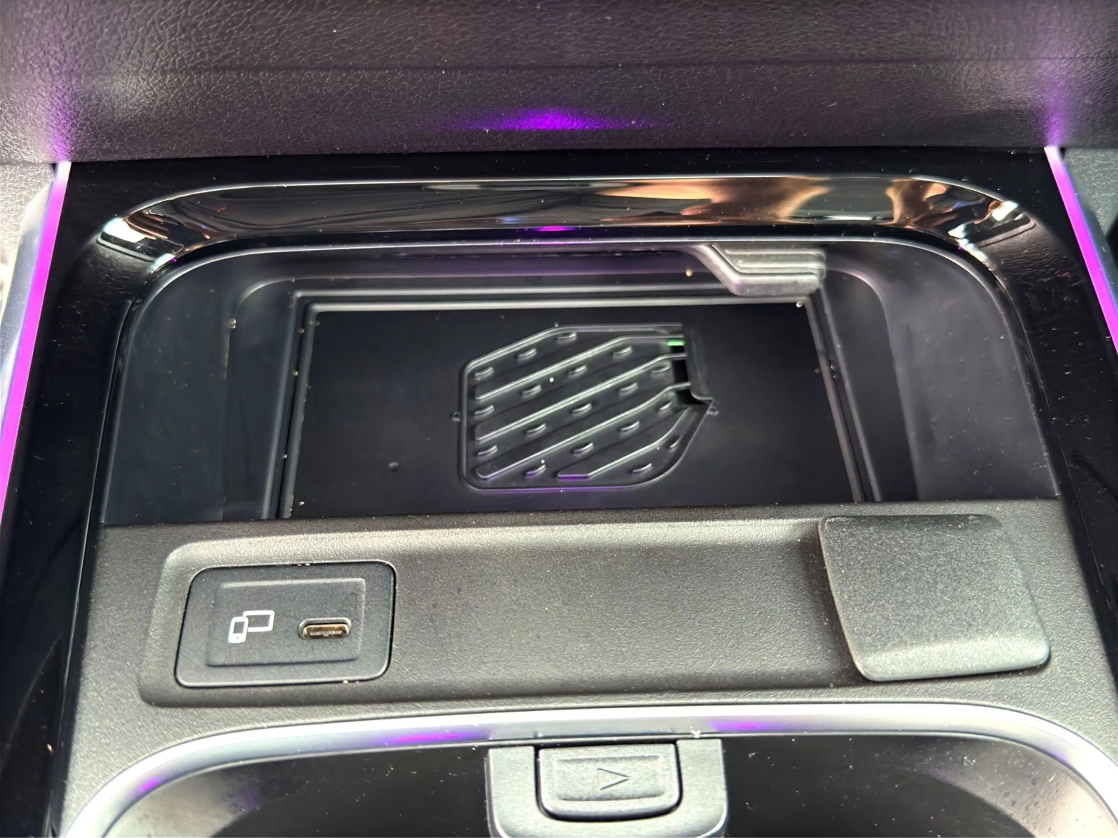 Mercedes-Benz GLB 200 AMG LINE LED PANO Alcantara Keyless Soun — photo 21