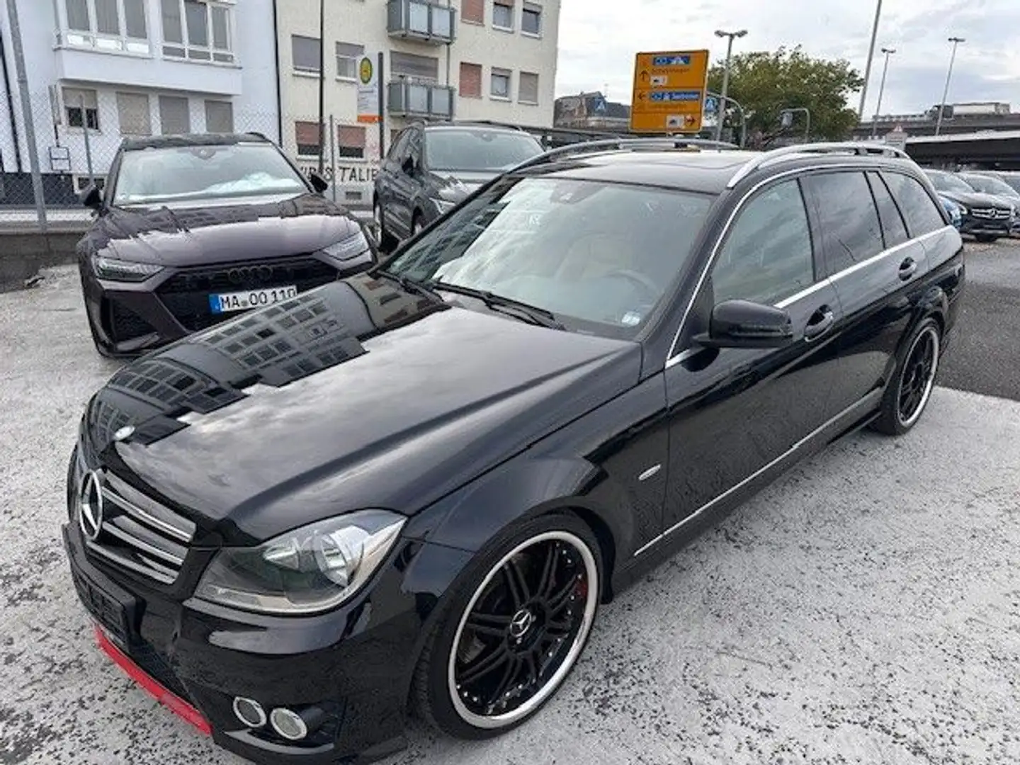 Mercedes-Benz C 350 T CGI BlueEfficiency AMG-LINE Schwarz - 1