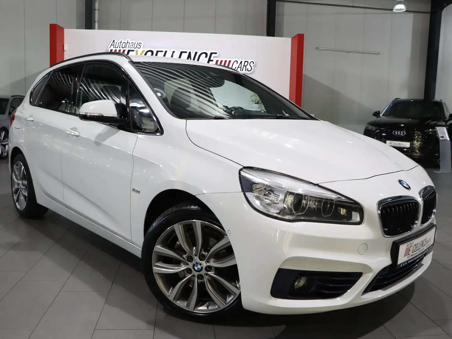 BMW 220 d SPORT-LINE SHADOW AUTOMATIK Weiß - 2