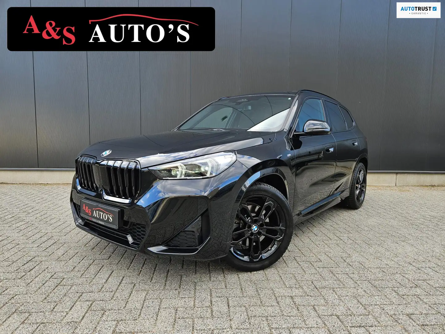 BMW X1 SDrive20i M Sport Panoramadak 360camera Hud Acc Sf Zwart - 1