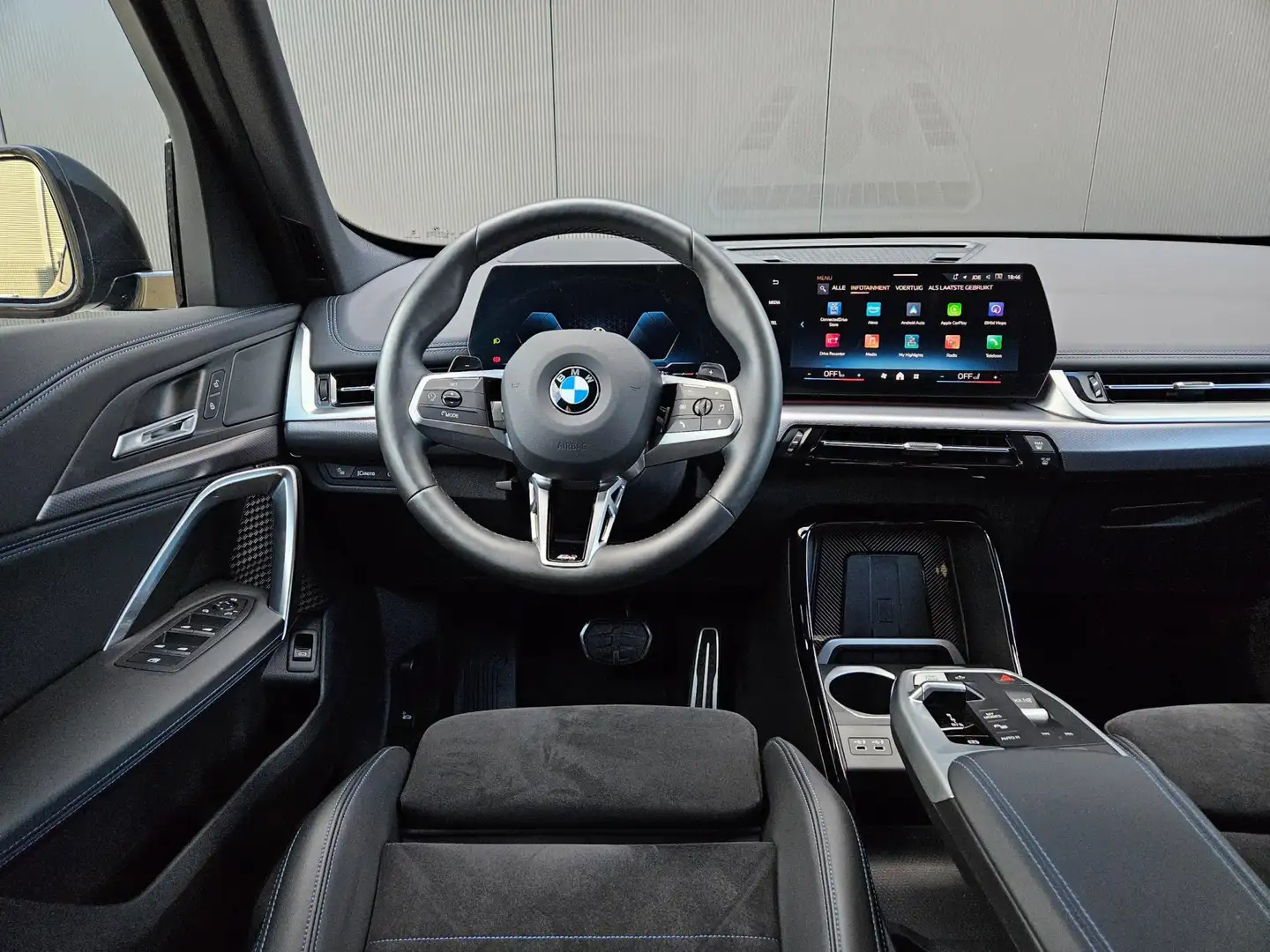 BMW X1 SDrive20i M Sport Panoramadak 360camera Hud Acc Sf Zwart - 2